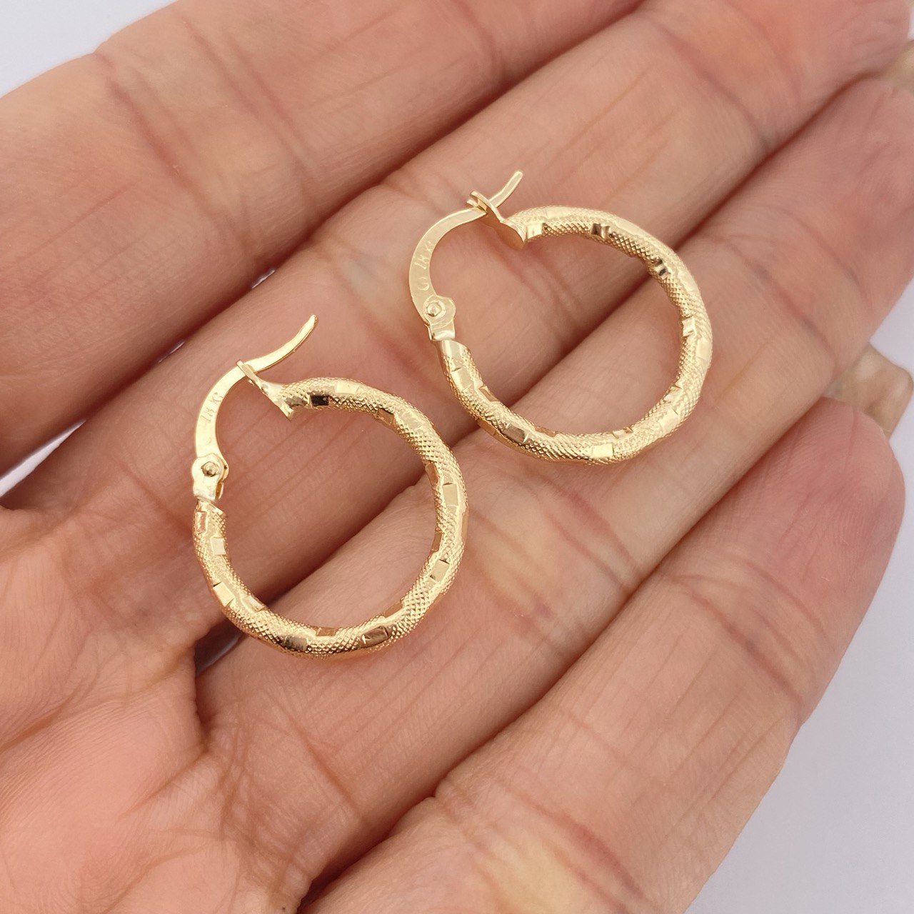 Hoop Earrings Sandra 1.35gr / 0.8in / 18K Gold &