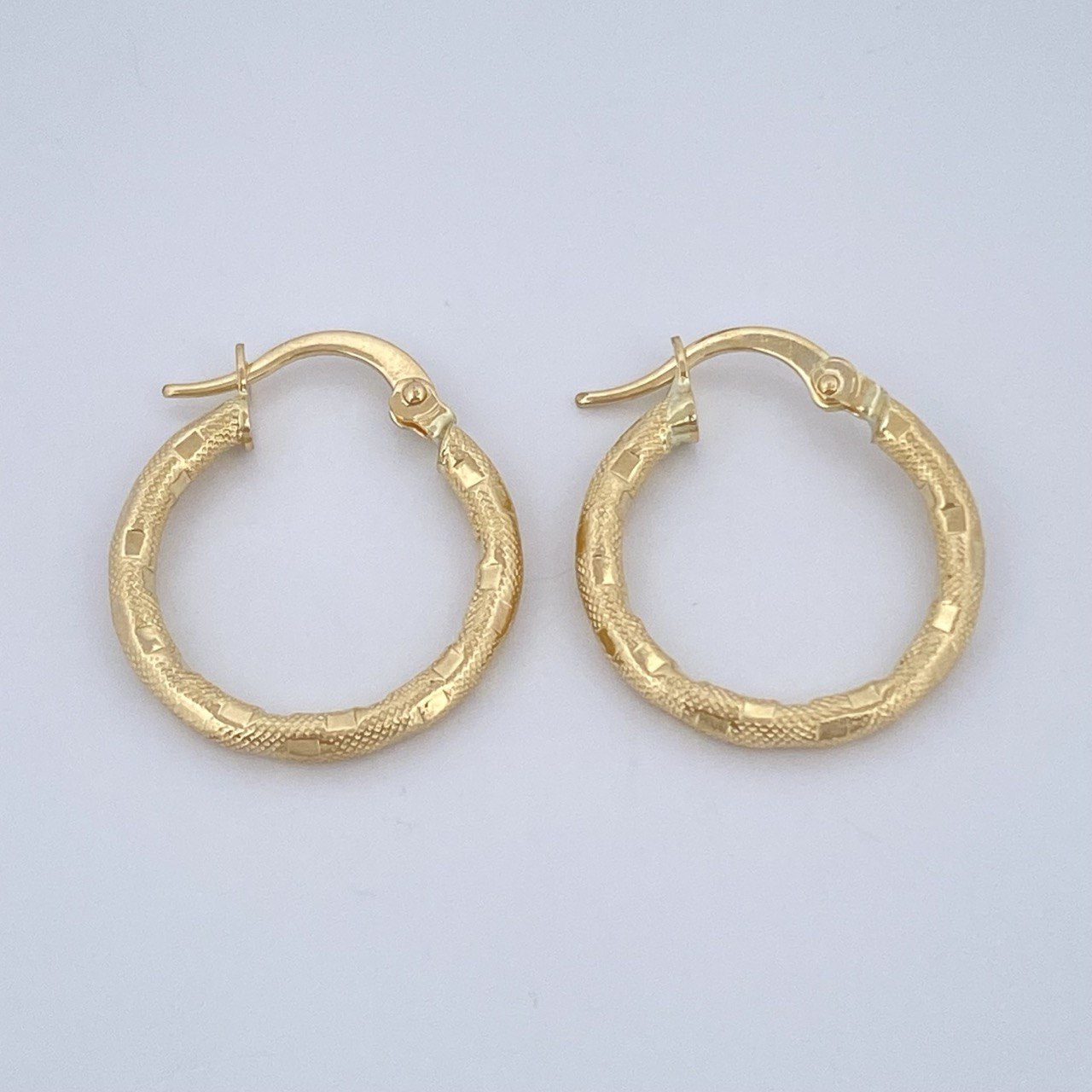 Hoop Earrings Sandra 1.35gr / 0.8in / 18K Gold &