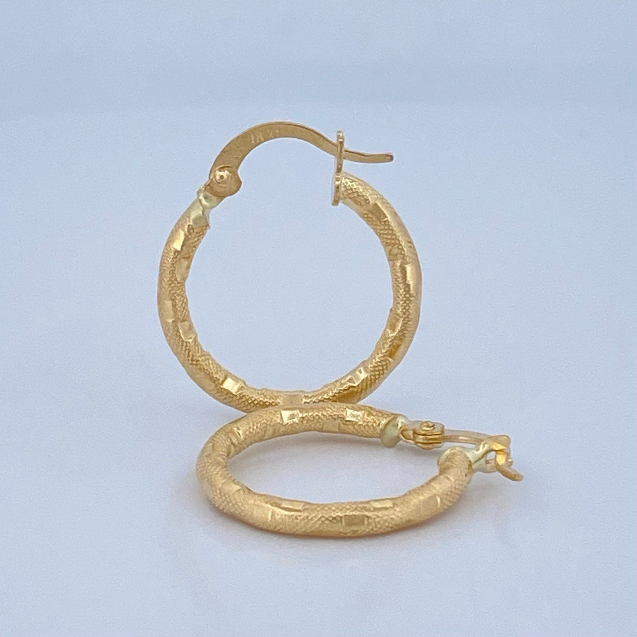 Hoop Earrings Sandra 1.35gr / 0.8in / 18K Gold &