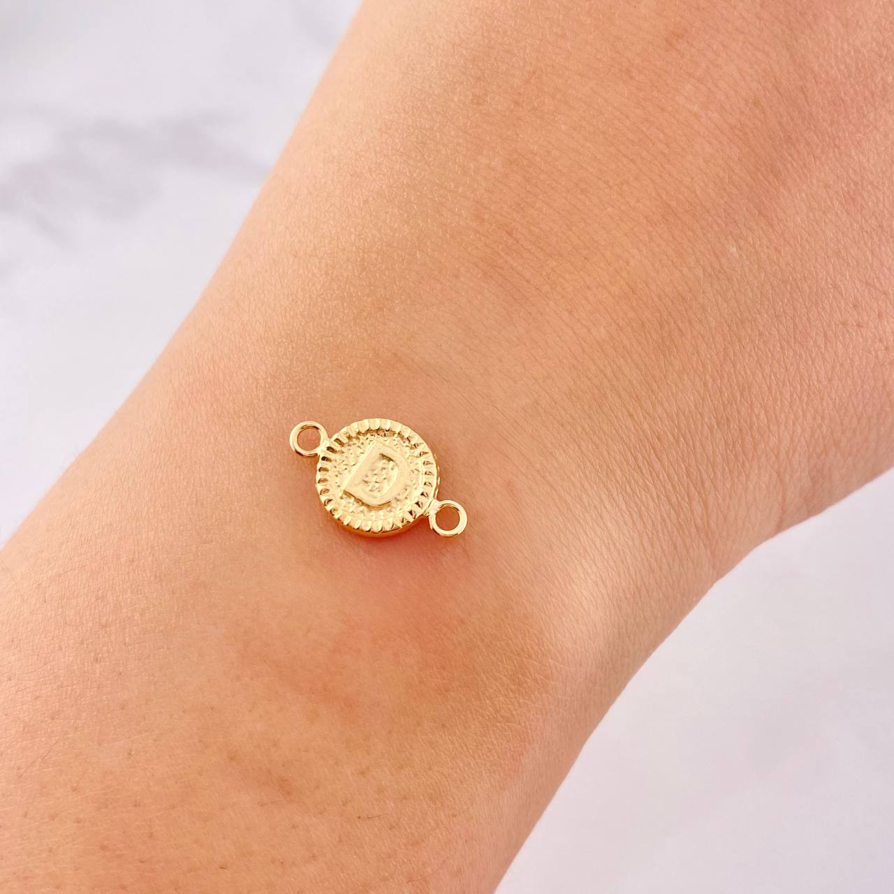 Charm Circle Letter D 0.55g / 3/4 in Yellow Gold 18K
