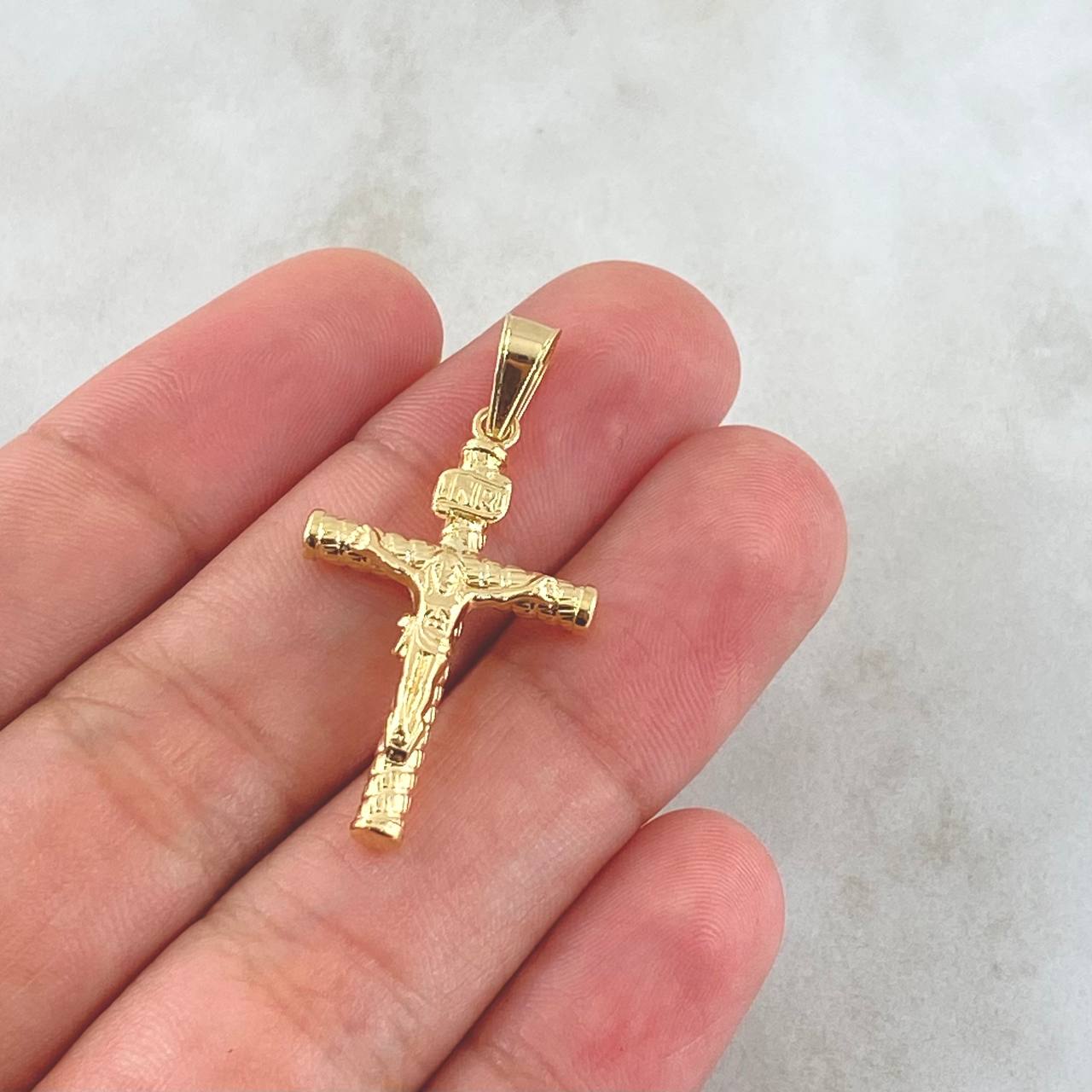 Pendant Cruz Cristo 1.3gr / 3.6cm / Threaded Striped Rod 18K Yellow Gold ©