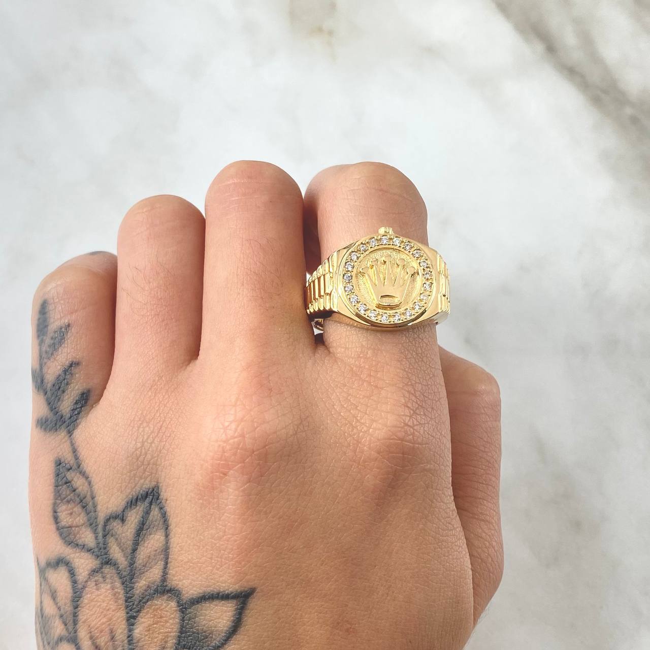 Crown Strap Ring 7.95gr / Size 9 3/4 / 18K Gold ©