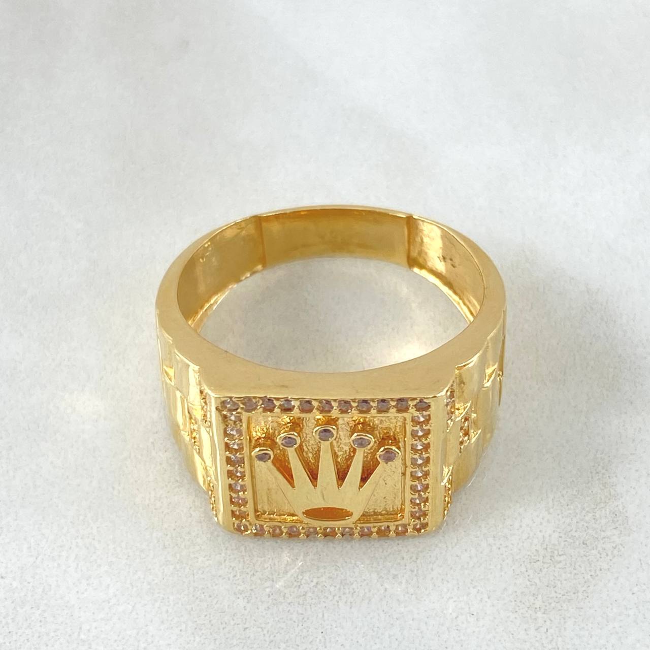 Square Crown Ring 8.1gr / Size 11 / 18K Gold ©