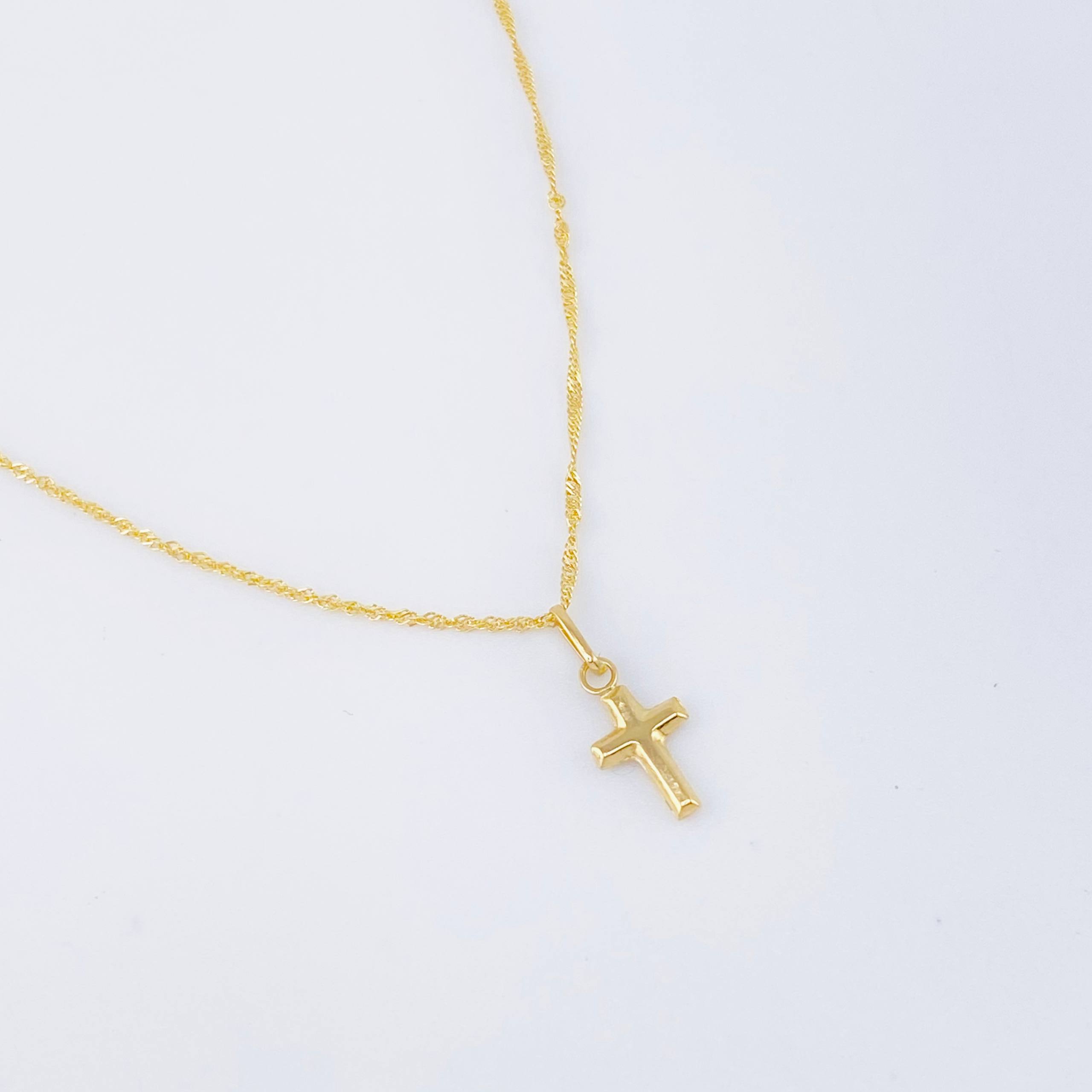 Set Cadena y Dije Singapur + Cruz 1.25gr / 17 3/4 in / Oro Amarillo 18K ©