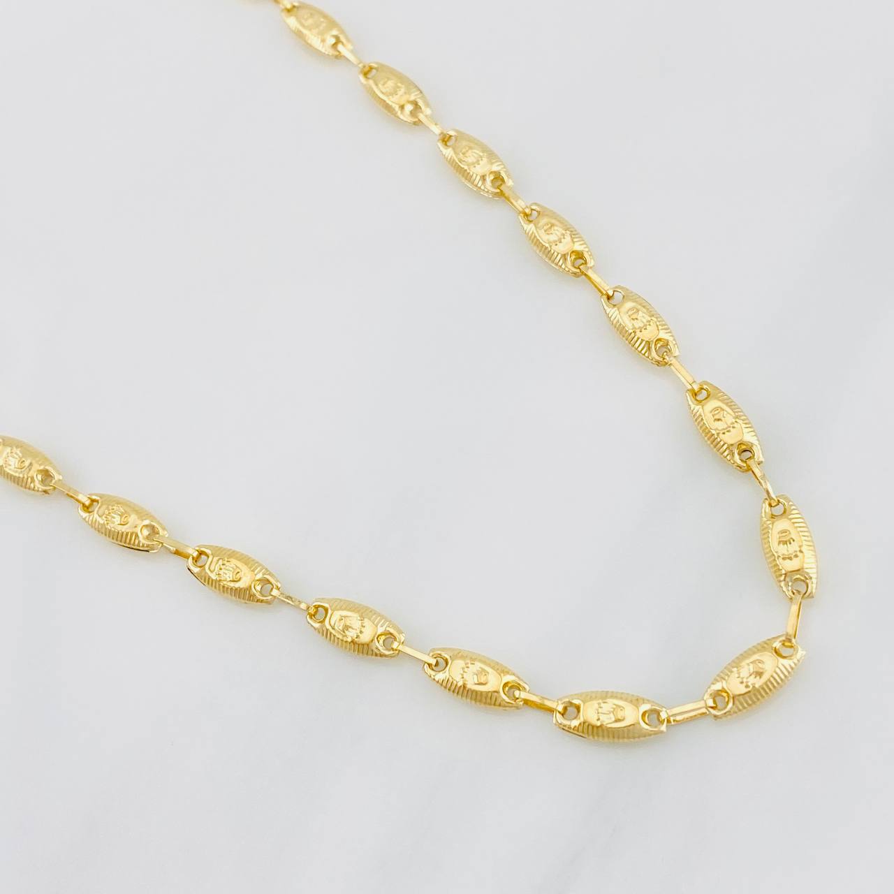 Cadena Rustica Corona 11.3g / 24 in / 4.5mm Oro Amarillo 18K