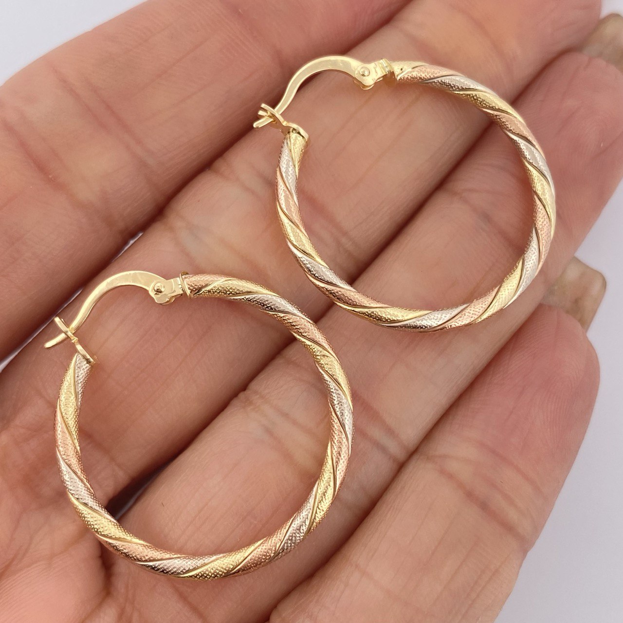 Hoop Earrings 2gr / 1.2in / 18K Gold &