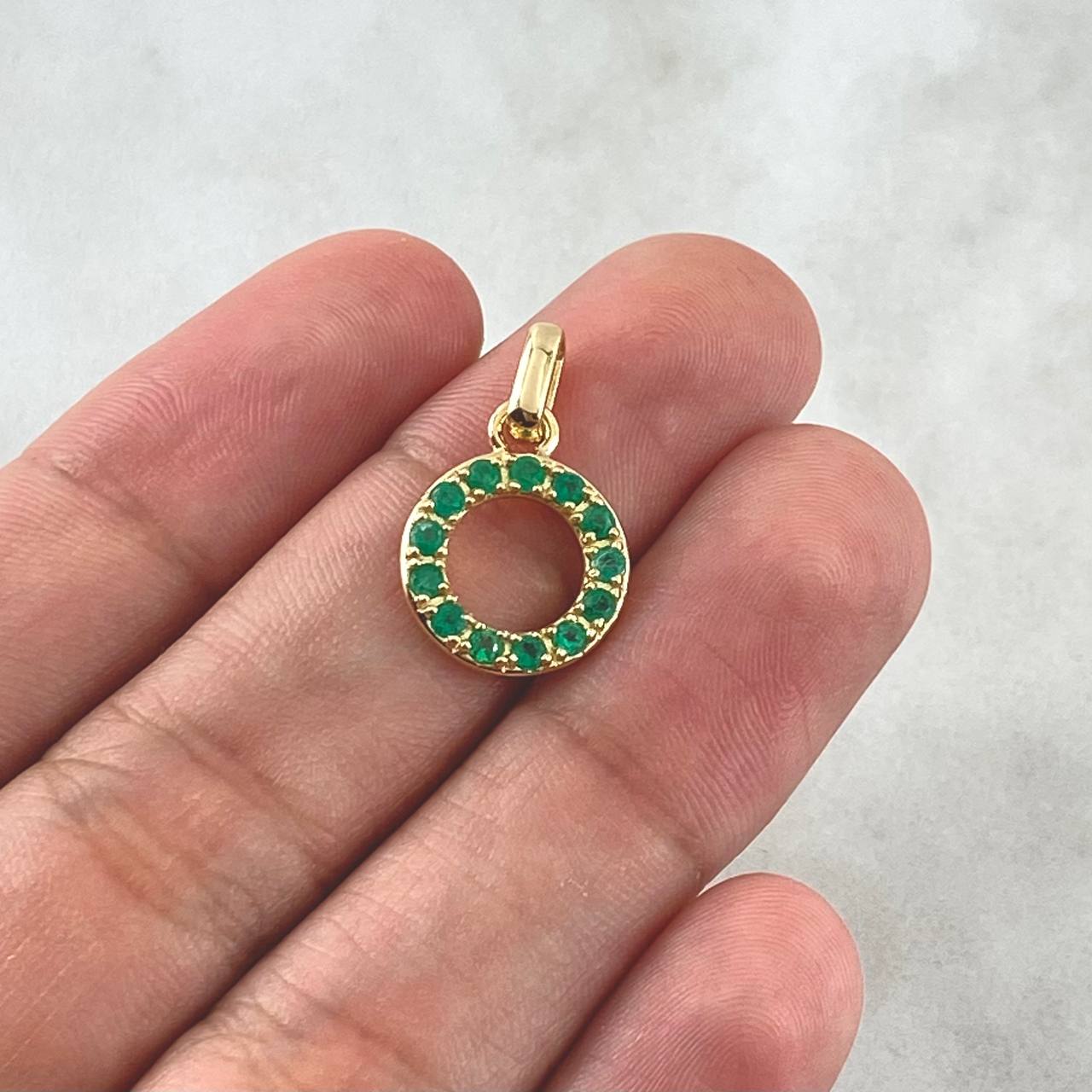 Dije Circulo 1.75gr / 2cm / Esmeraldas 27pts Oro Amarillo 18K (Joya) *