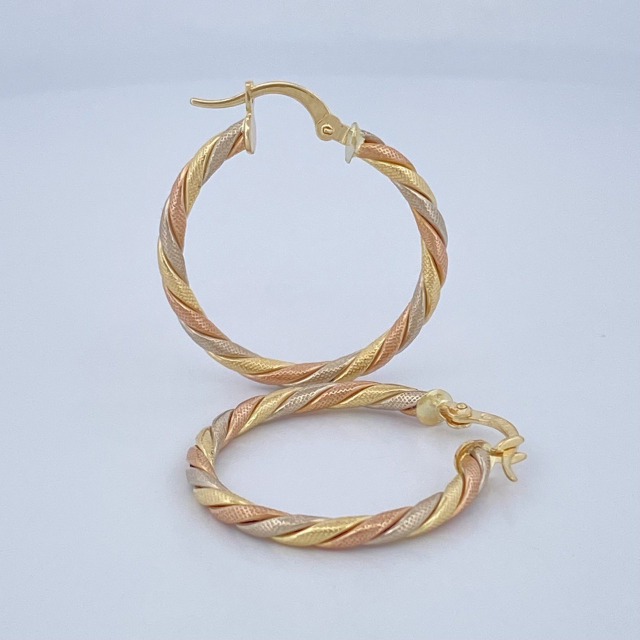 Hoop Earrings Mary 1.95gr / 1.1in / 18K Gold &