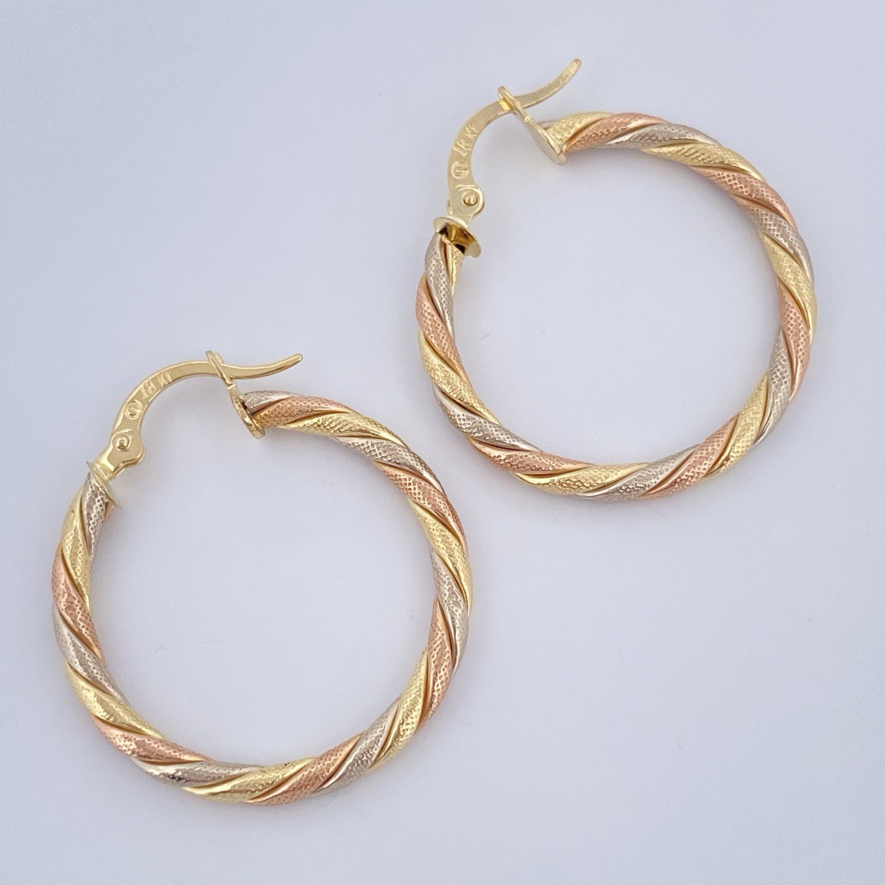 Hoop Earrings Mary 1.95gr / 1.1in / 18K Gold &