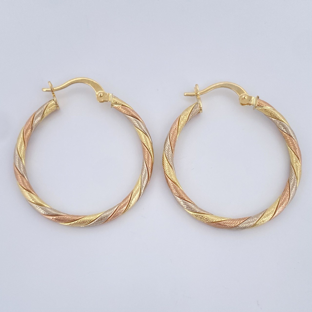 Hoop Earrings 2gr / 1.2in / 18K Gold &