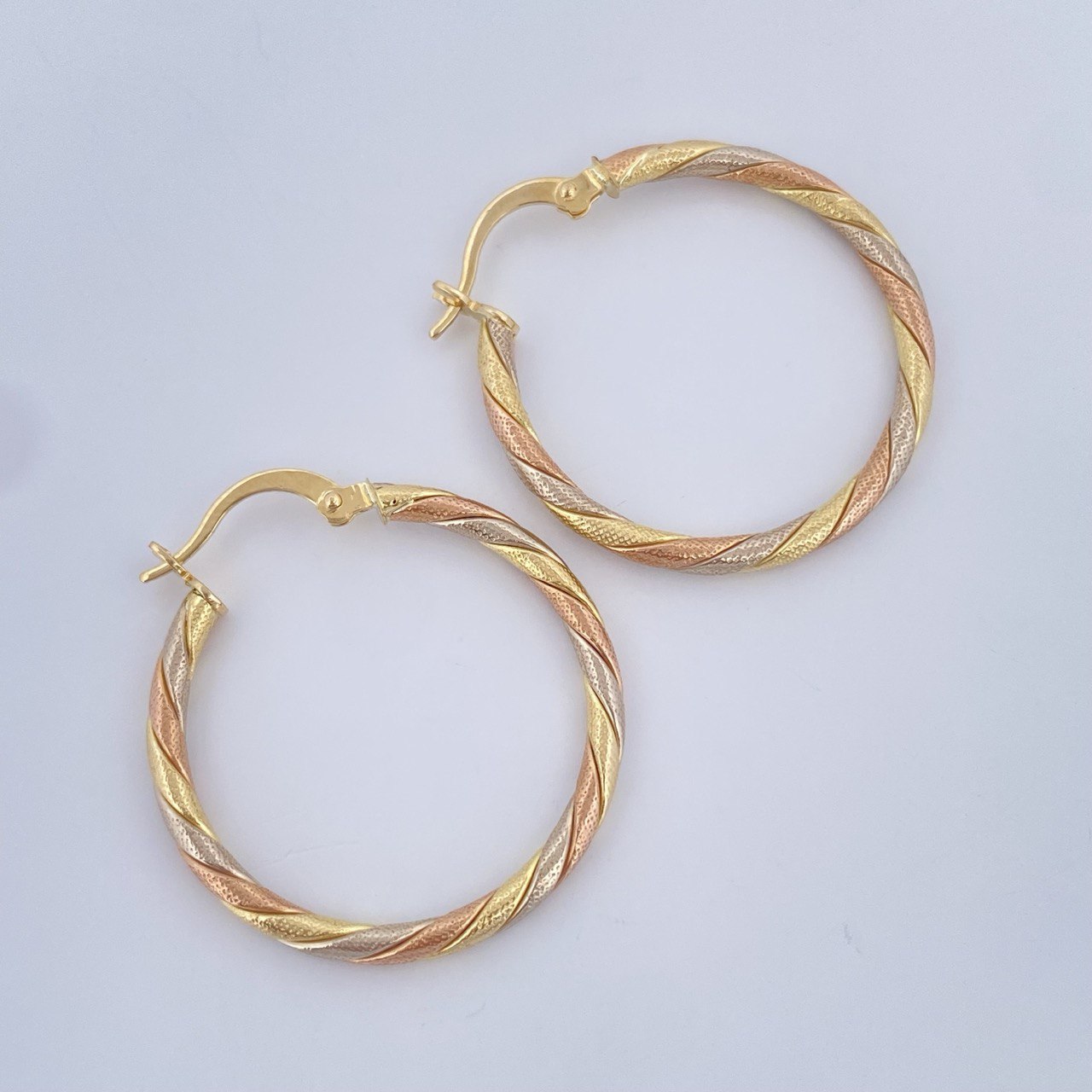 Hoop Earrings 2gr / 1.2in / 18K Gold &