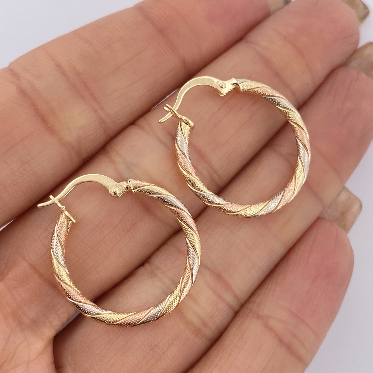 Hoop Earrings 1.7gr / 1.0in / 18K Gold &