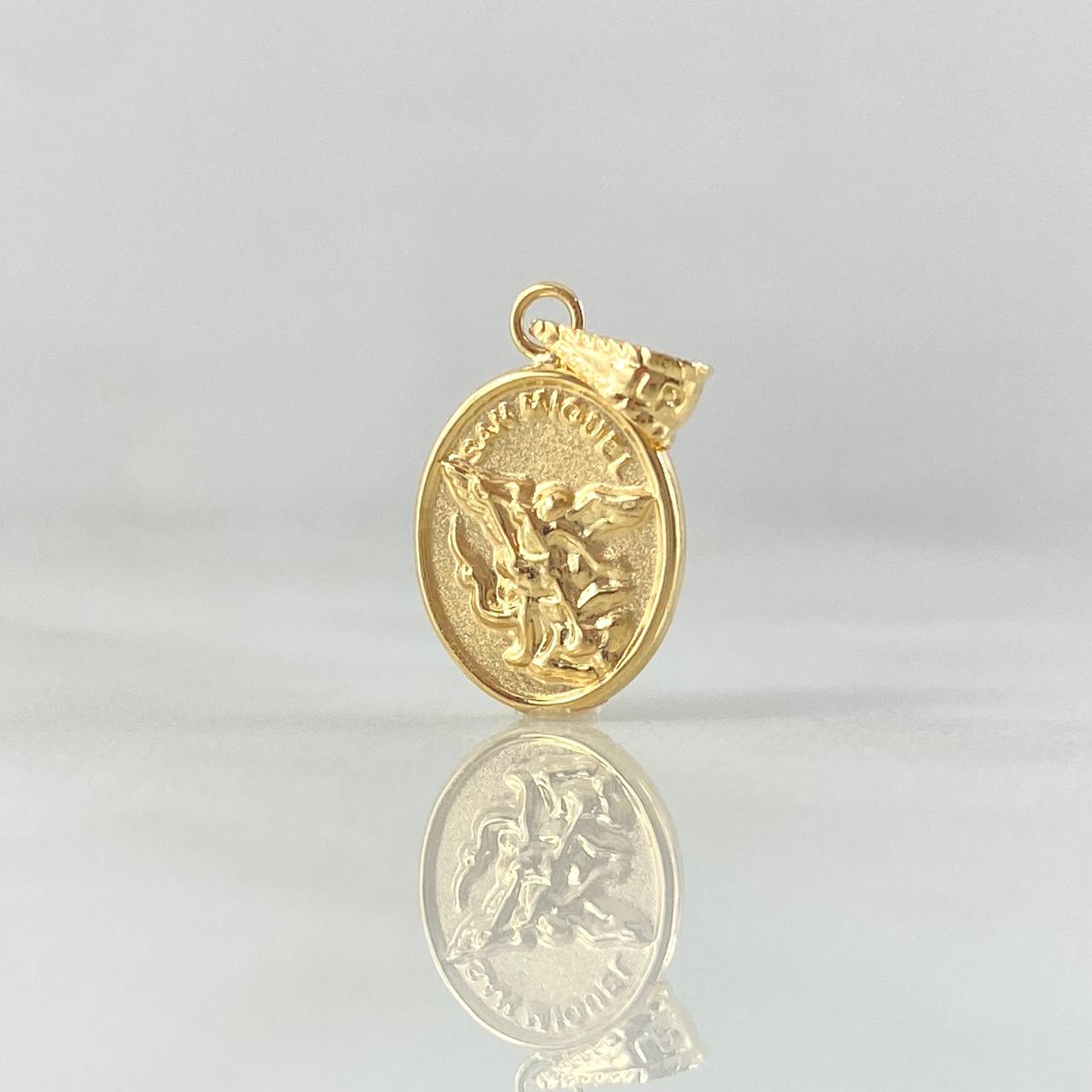 Pendant Saint Michael the Archangel 0.45gr / 0.7in / Framed Bail 18K Gold ©