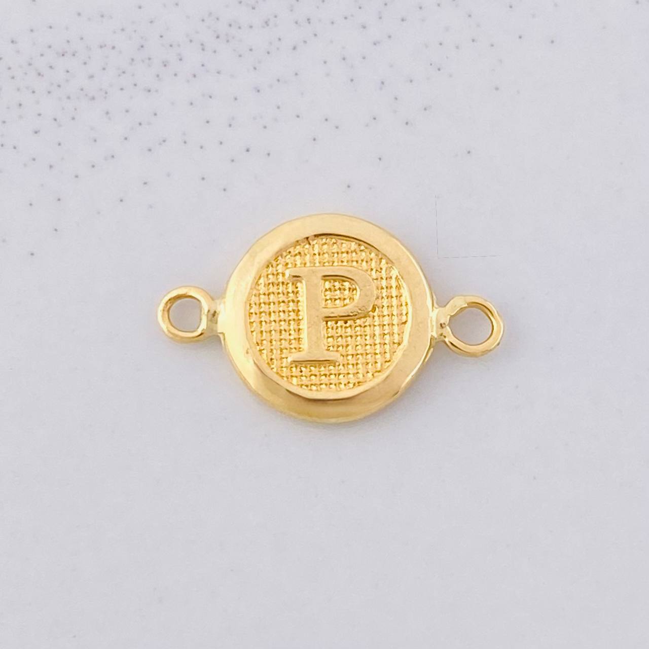 Herraje Circulo Letra P 0.35g / 1/2 in Oro Amarillo 18K