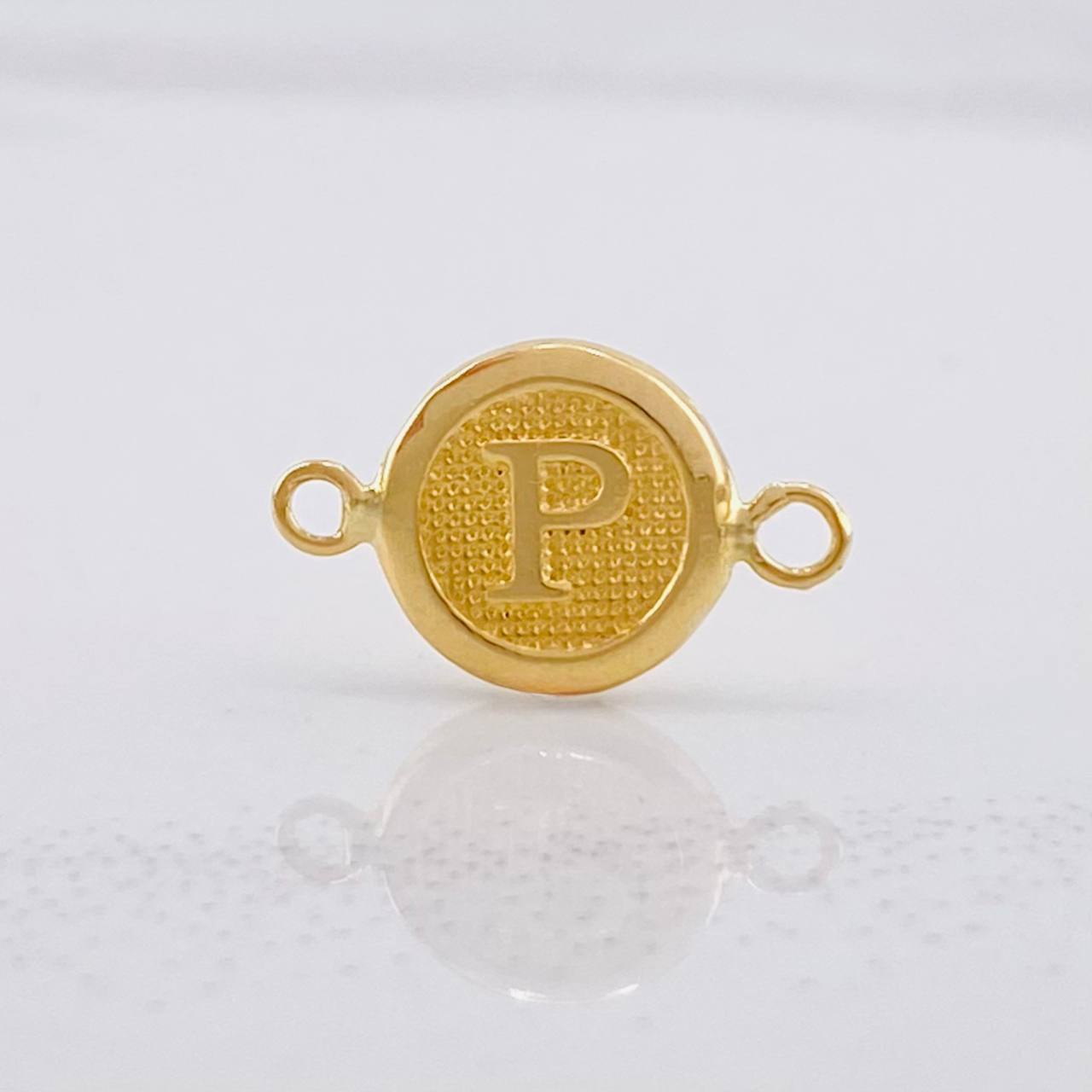 Herraje Circulo Letra P 0.35g / 1/2 in Oro Amarillo 18K