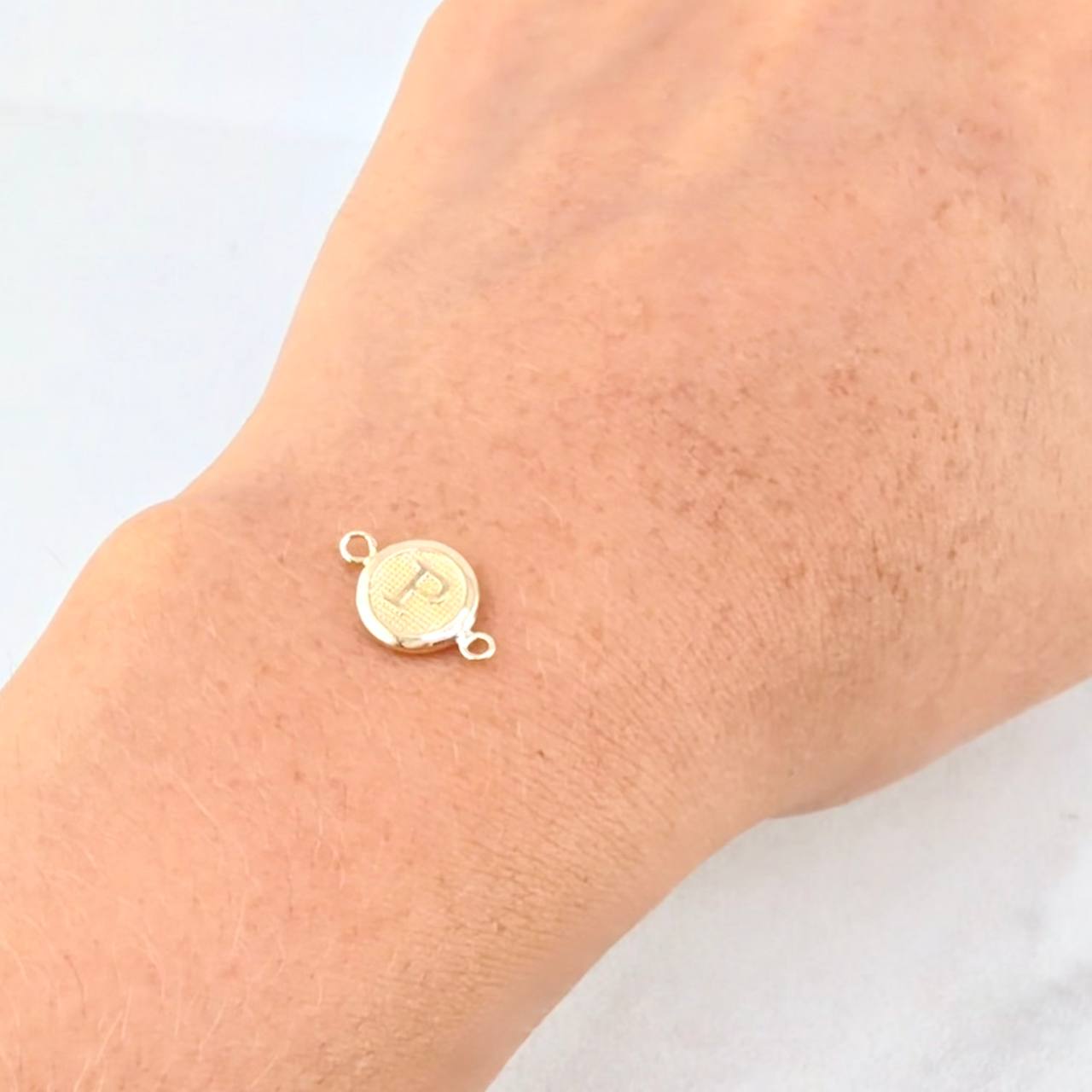 Herraje Circulo Letra P 0.35g / 1/2 in Oro Amarillo 18K