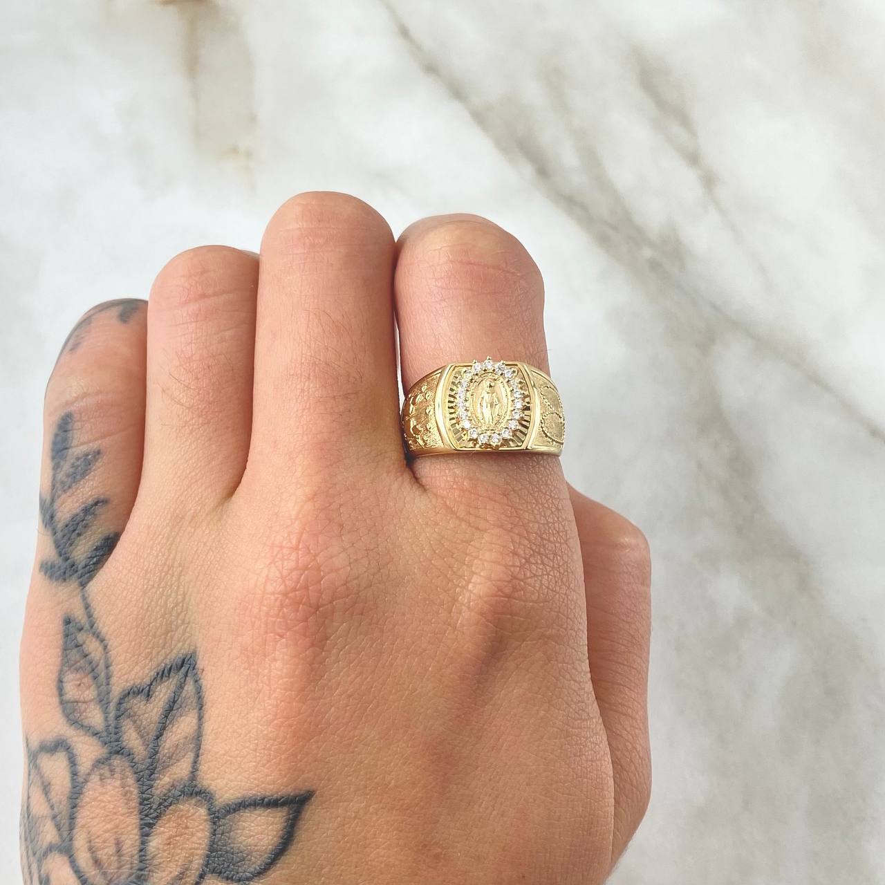 Virgin Rosary Ring 4.4gr / Size 7 1/4 / 18K Gold ©