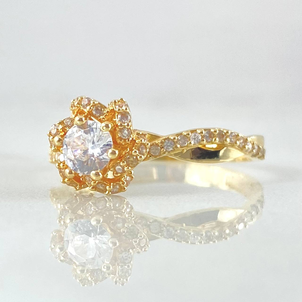 Infinity Partial Lily Solitaire Ring 2.85gr / Size 6 / 18K Gold ©
