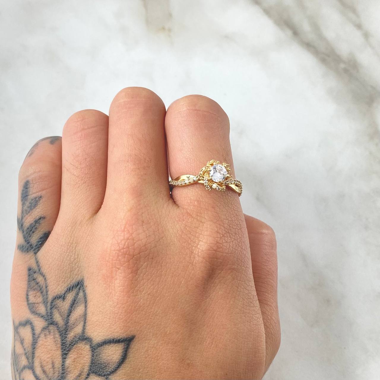 Infinity Partial Lily Solitaire Ring 2.85gr / Size 6 / 18K Gold ©
