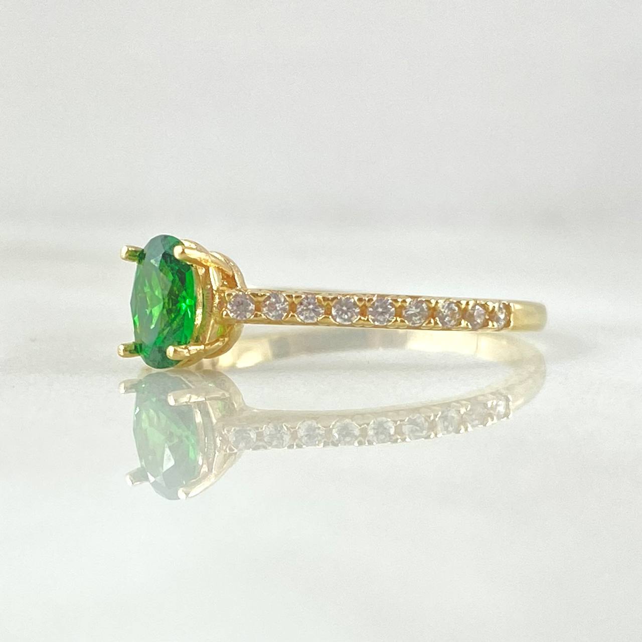 Oval Solitaire Ring 2.05gr / Size 7 / 18K Gold ©