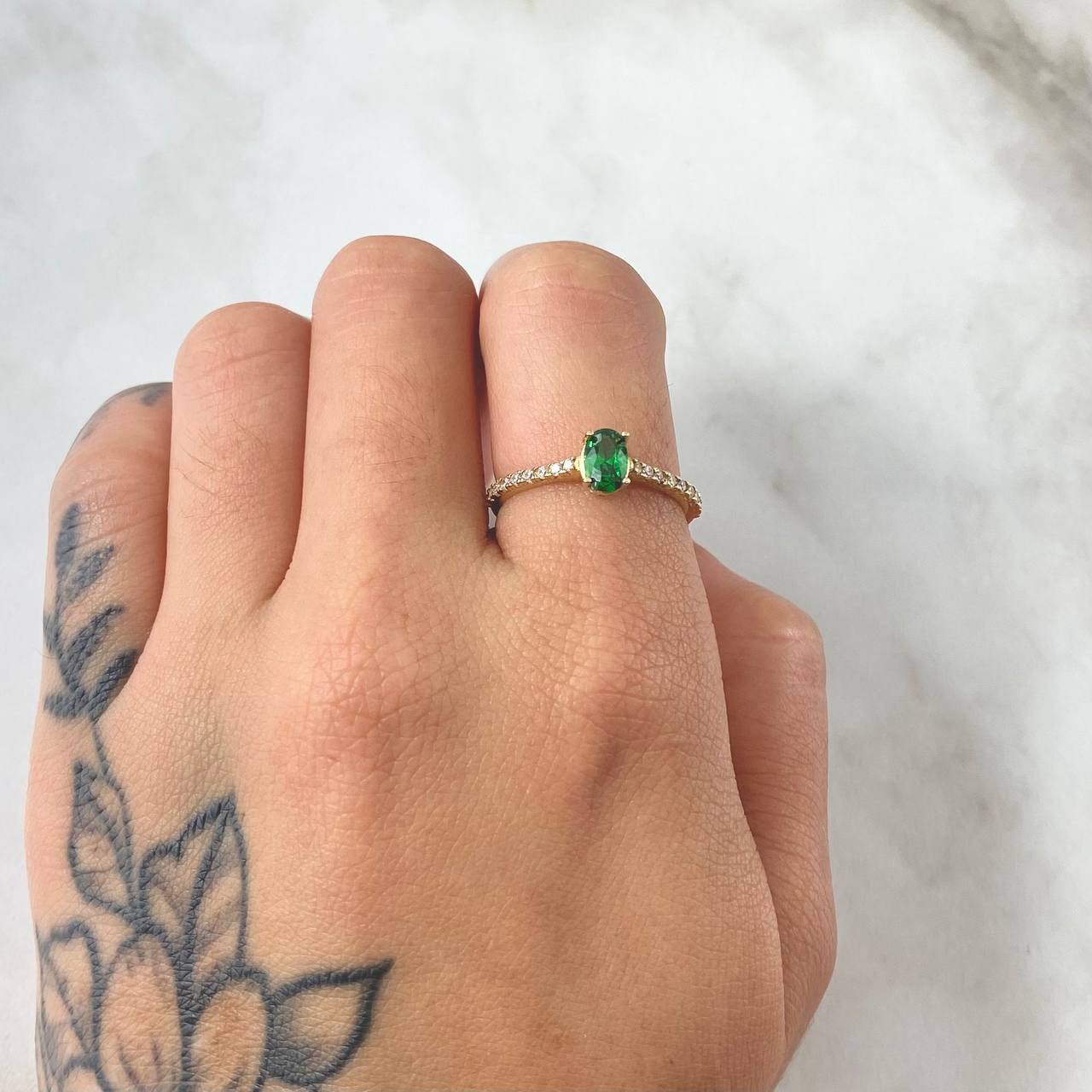 Oval Solitaire Ring 2.05gr / Size 7 / 18K Gold ©