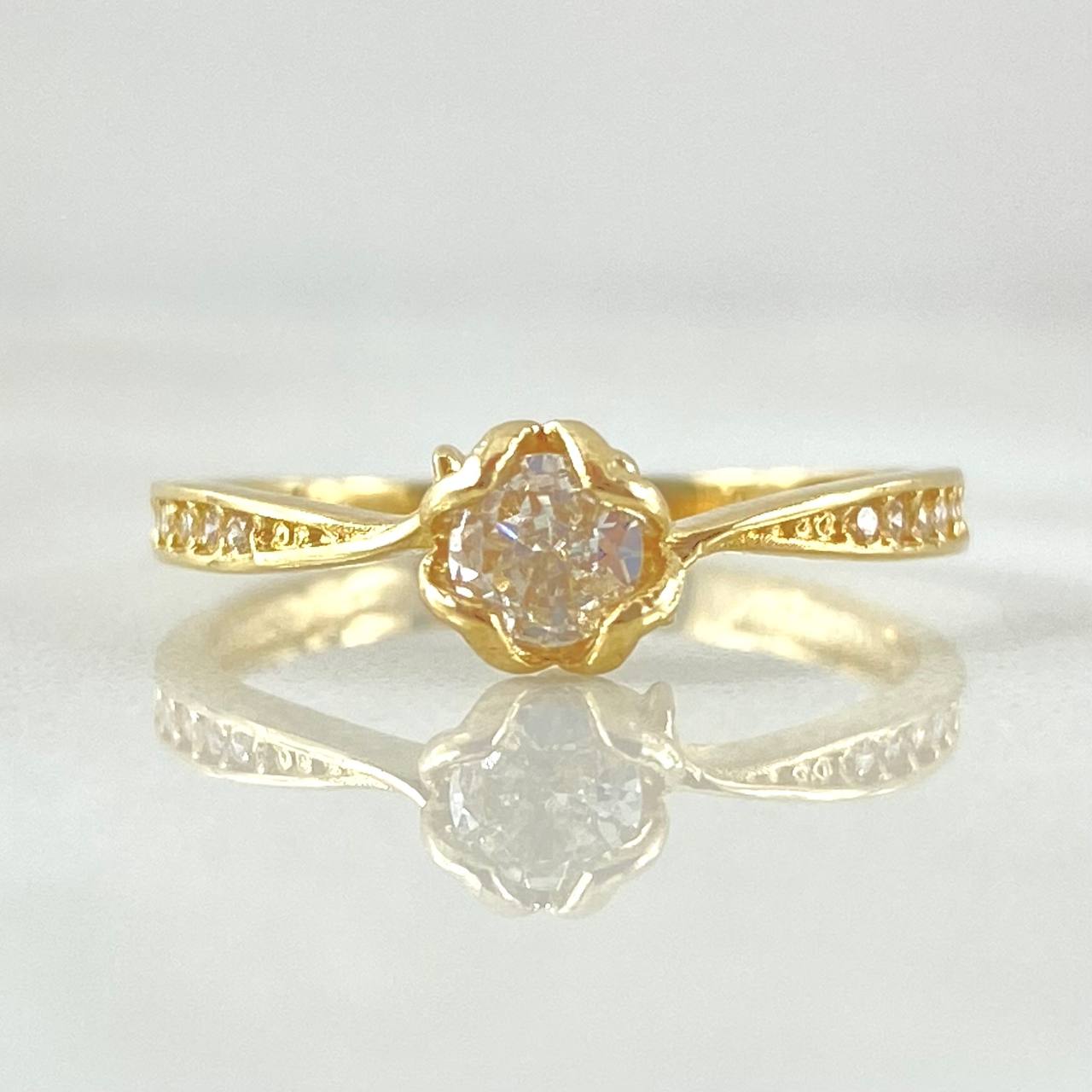 Solitaire Ring Curved Prongs 1.9gr / Size 5 3/4 / 18K Gold ©