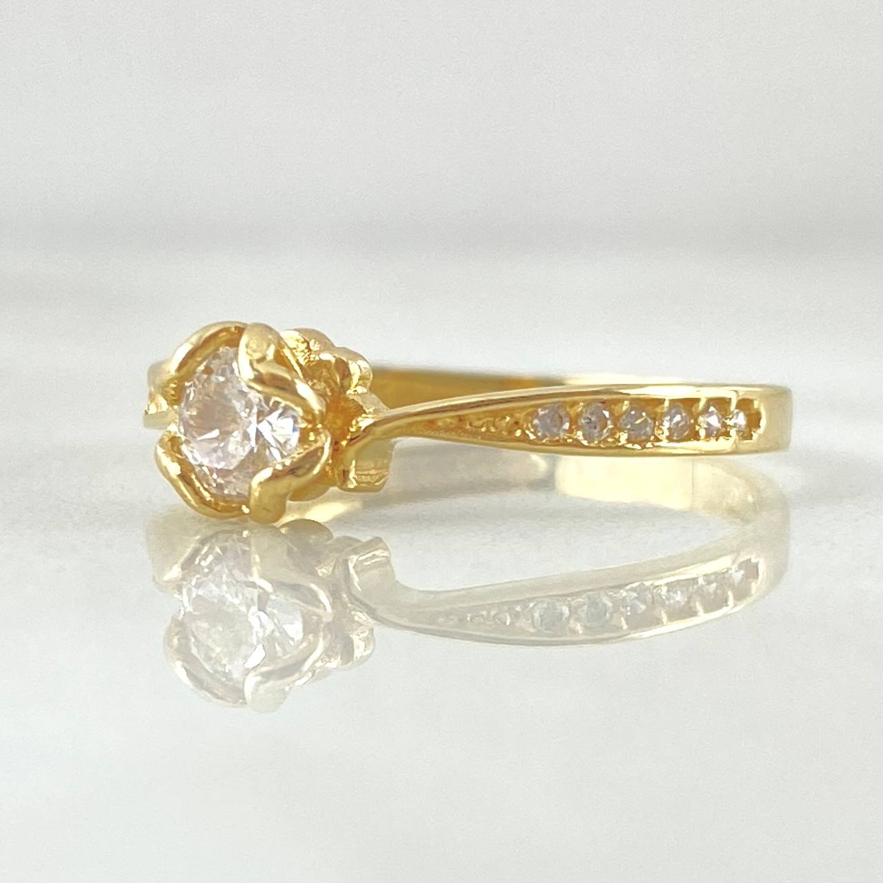 Solitaire Ring Curved Prongs 1.9gr / Size 5 3/4 / 18K Gold ©