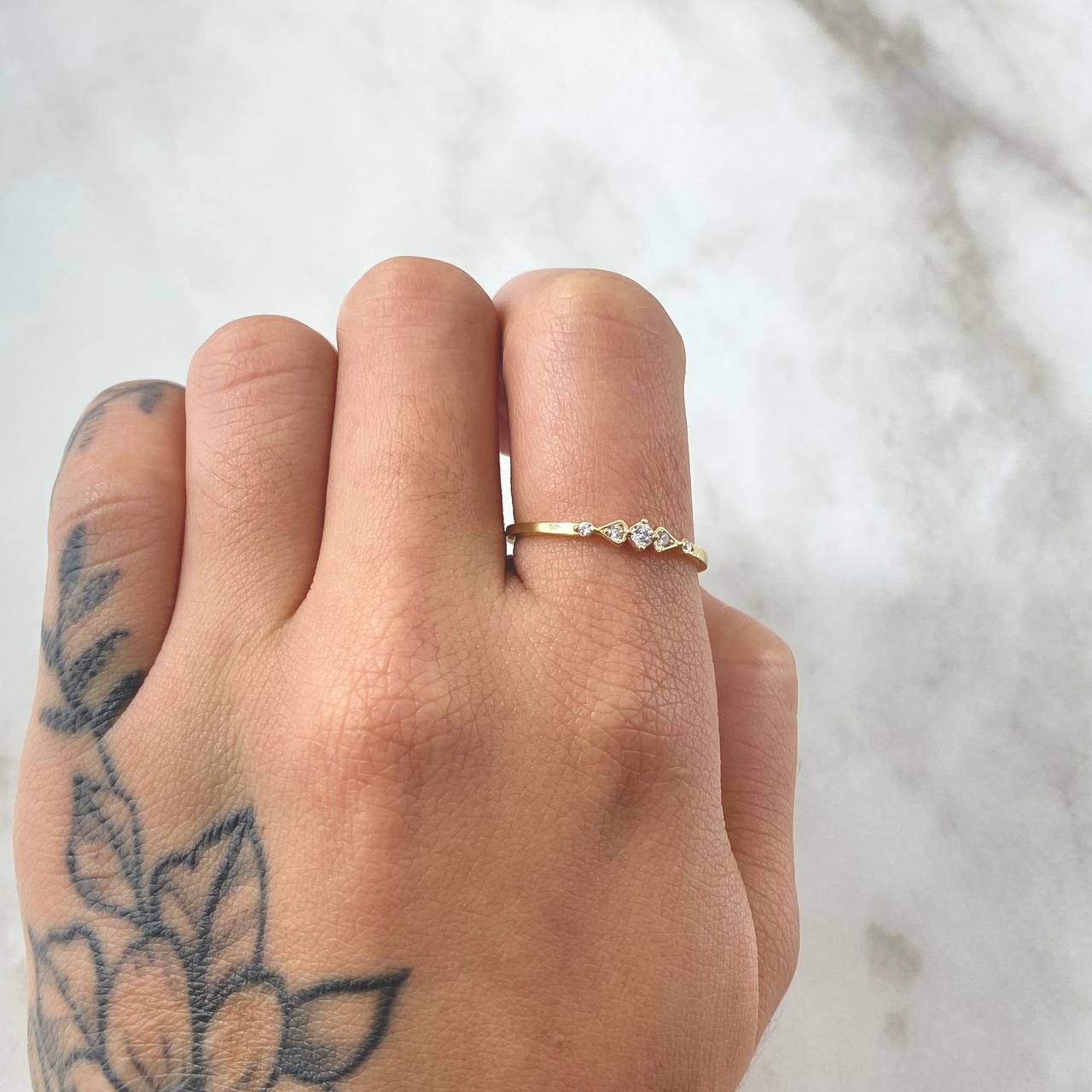 Twinkling Star Ring 1.25gr / Size 7 1/2 / 18K Gold ©