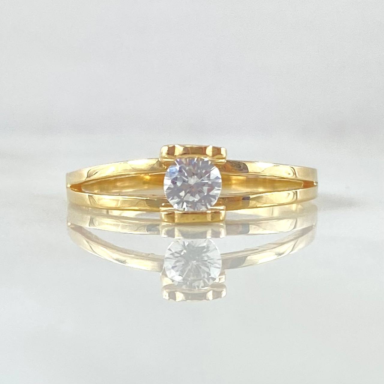 Solitaire Ring Bear Ts 2.55gr / Size 7 / 18K Gold ©
