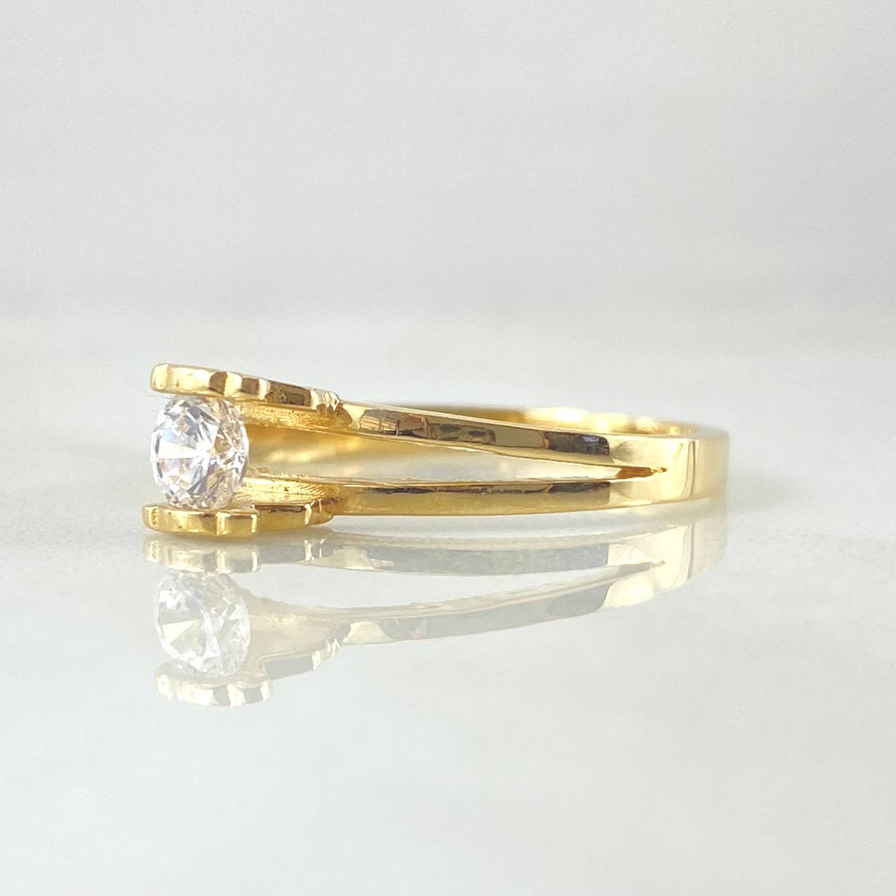 Solitaire Ring Bear Ts 2.55gr / Size 7 / 18K Gold ©