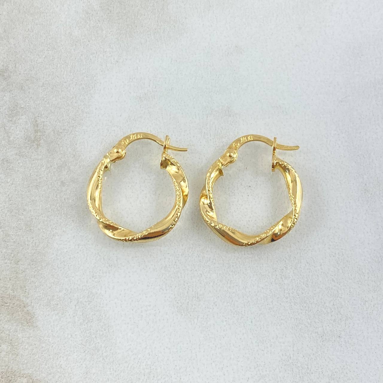 Candongas Asby 1.75gr / 2.3cm / Melcocha Punteadas  Oro Amarillo 18K