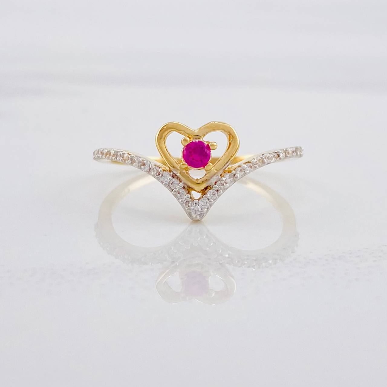 V Heart Ring 1.95g / T7 1/2 Yellow Gold 18K