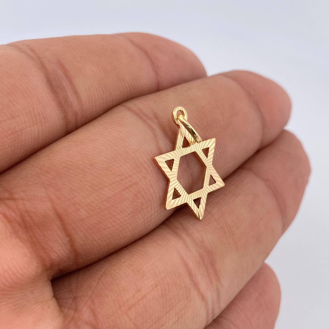 Pendant 1gr / 1.0in / 18K Gold &