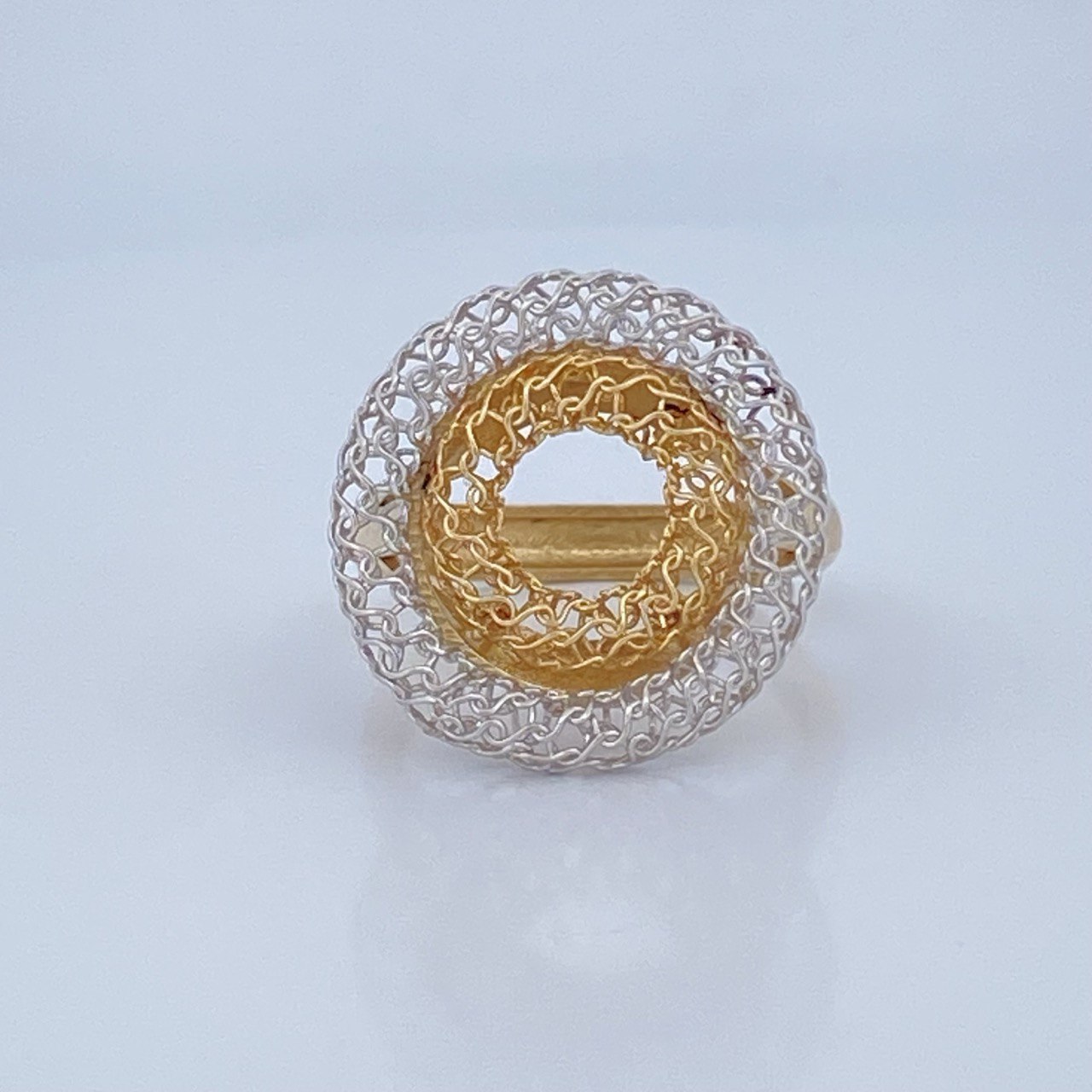 Hoop Ring 4.65gr / Size 6 1/2 / 18K Gold $