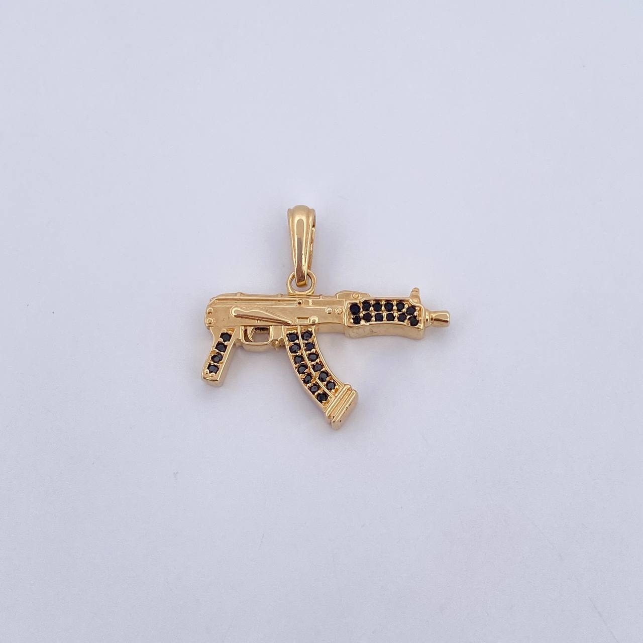 Dije MP15 3.9gr / 2.5cm / Circones Negros Oro Amarillo 18K &