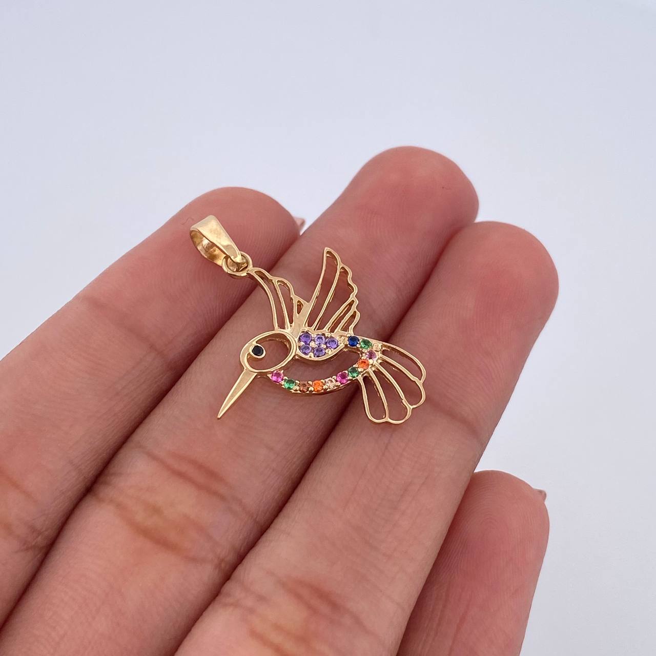 Dije Silueta Colibri 1.15gr / 2.8cm / Circones Colores Oro Amarillo 18K &