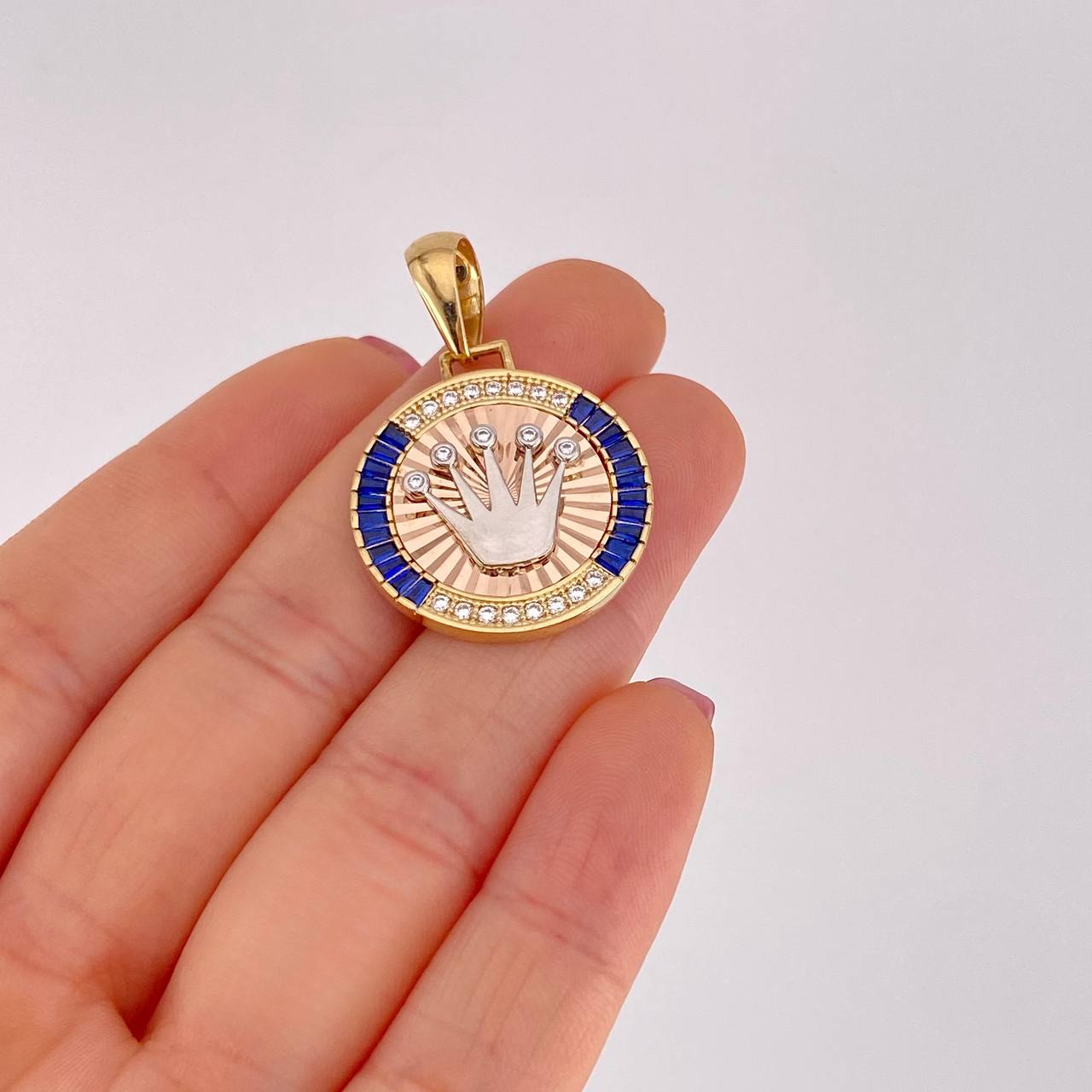 Dije Medalla Corona 6.05g / 1 1/2 in Tres Oros 18K