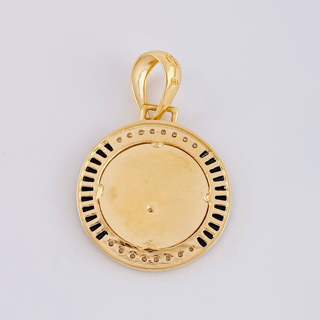 Dije Medalla Corona 5.6g / 1 1/2 in Dos Oros Amarillo Blanco 18K