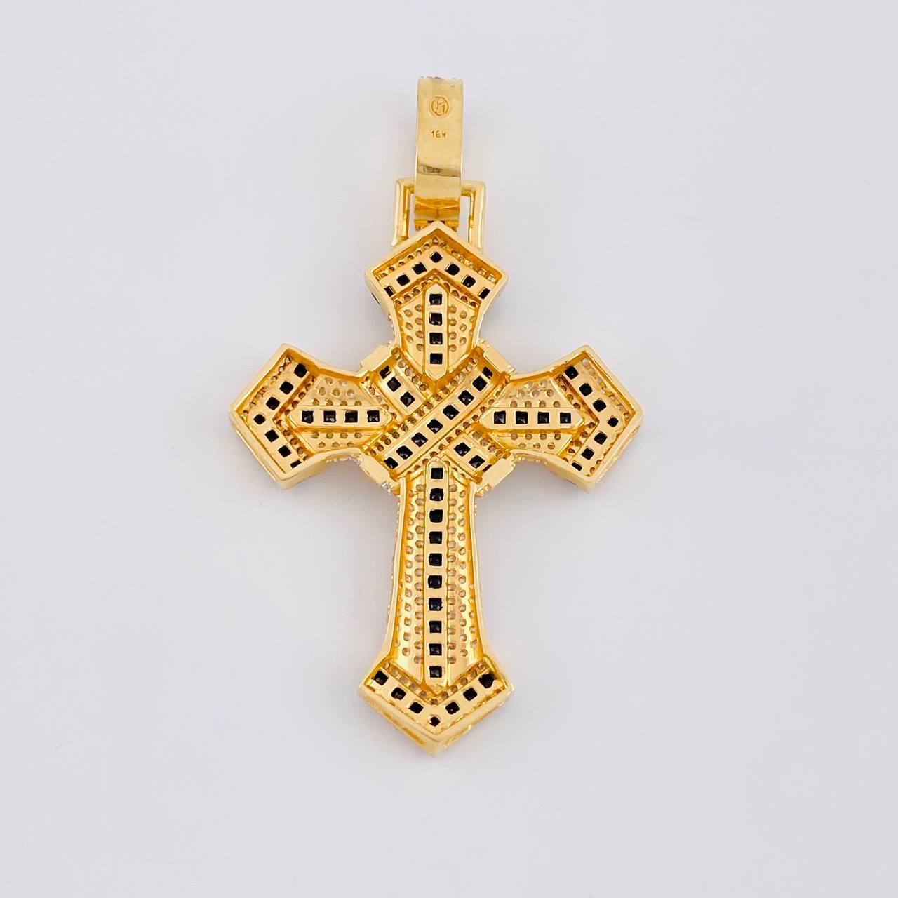 Dije Cruz Entrelazada 19g / 2 3/4 in Dos Oros Amarillo Blanco 18K