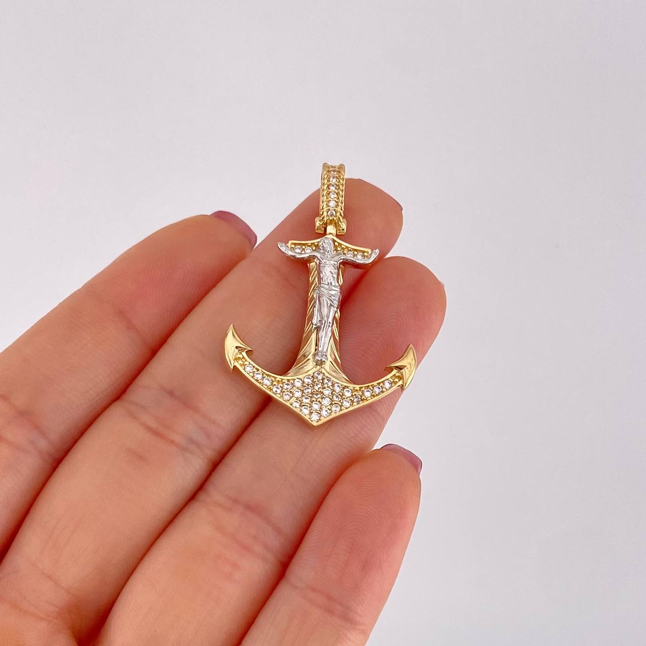 Dije Ancla Cristo 5.4g / 1 1/2 in Dos Oros Amarillo Blanco 18K