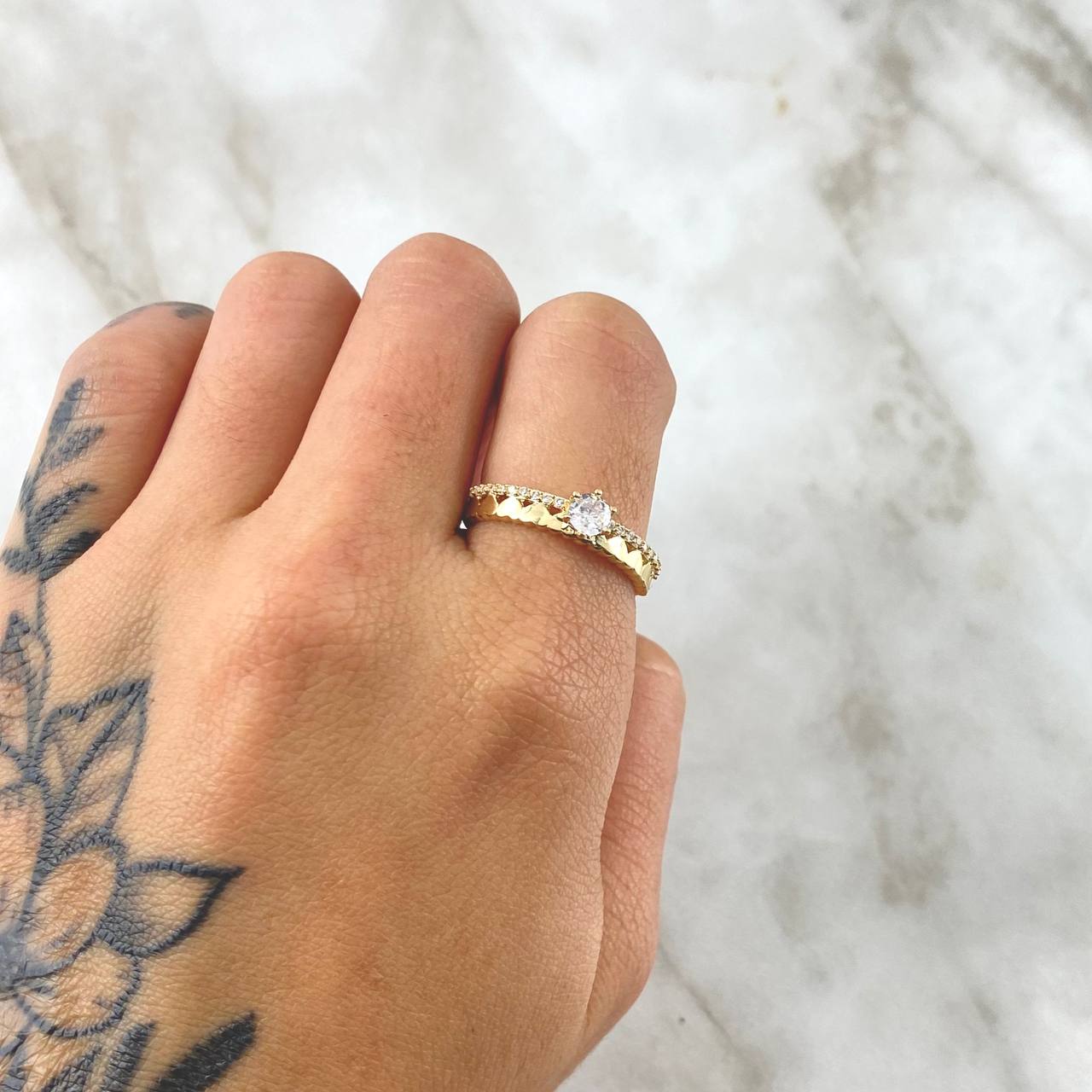 Solitaire Ring Hearts In Line 2.25gr / Size 7 1/2 / White Zircons 18K Yellow Gold ©