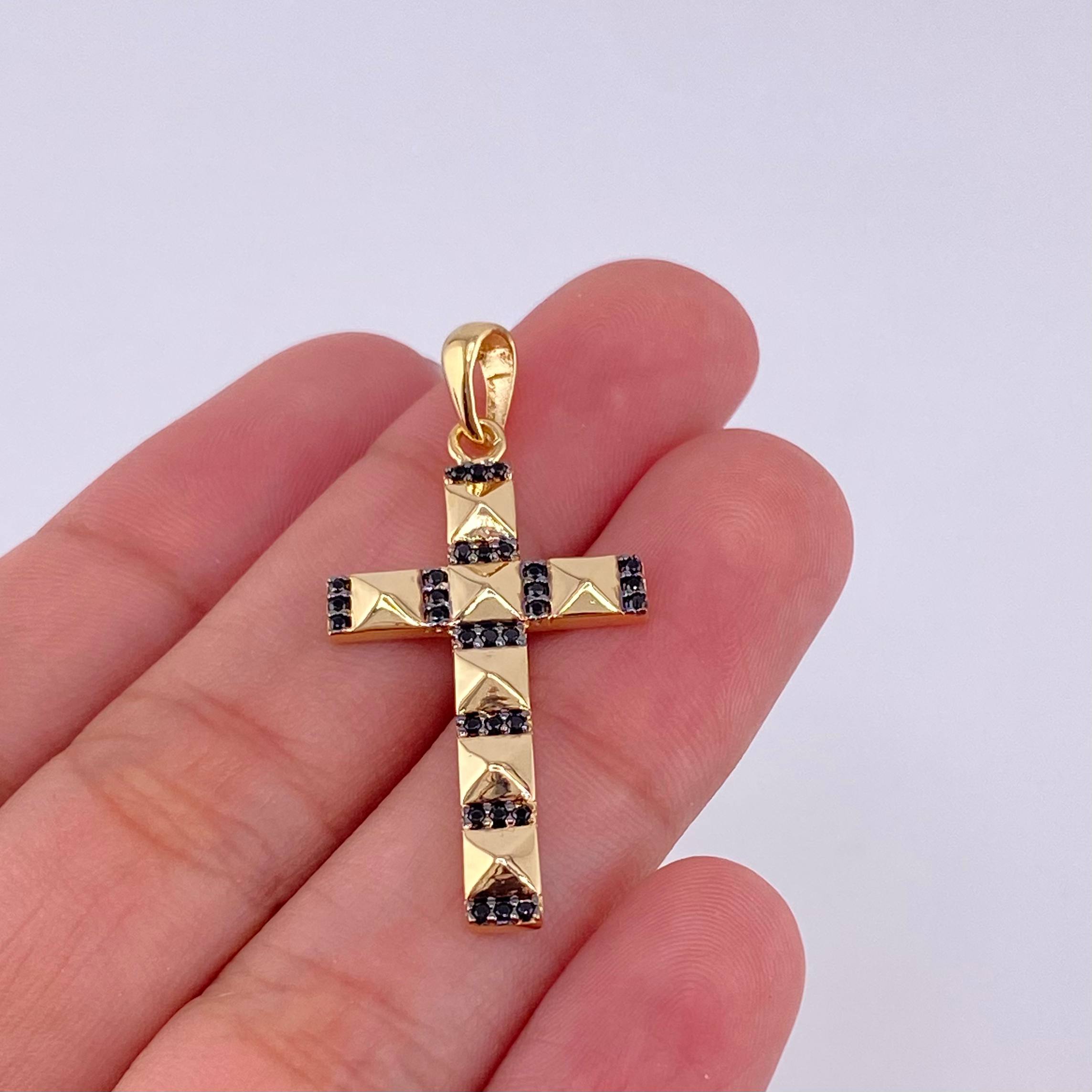Dije Cruz Piramide 2.65g / 1 1/2 in Oro Amarillo 18K