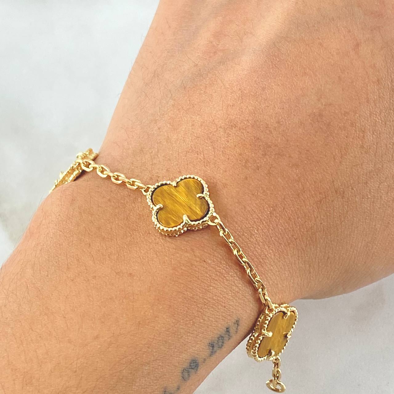 Continuous Hoop Clover Bracelet 11.55gr / 20cm (7.9in) / Special Pearl 18K Gold ©