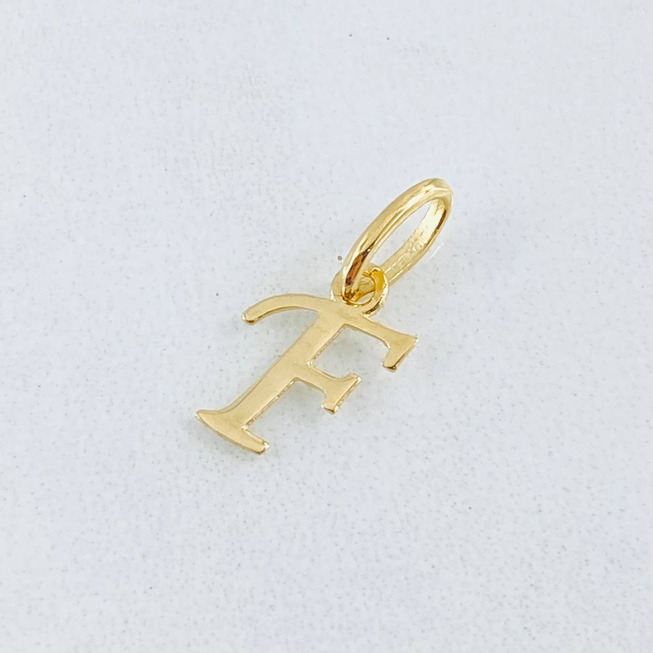 Pendant Letter F Cursive 0.35gr / 0.5in / 18K Gold ©