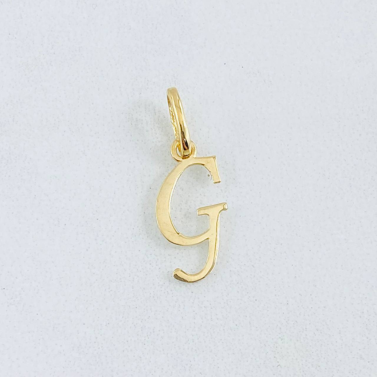 Dije Letra G Cursiva 0.4gr / 3/4 in / Oro Amarillo 18K ©