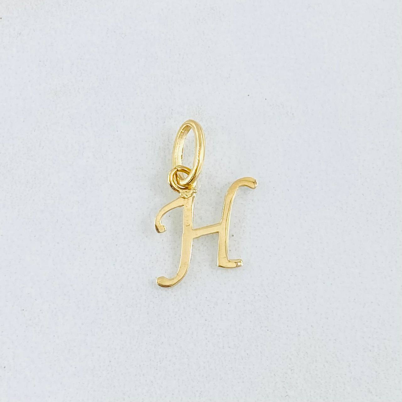 Pendant Letter H Cursive 0.45gr / 0.8in / 18K Gold ©