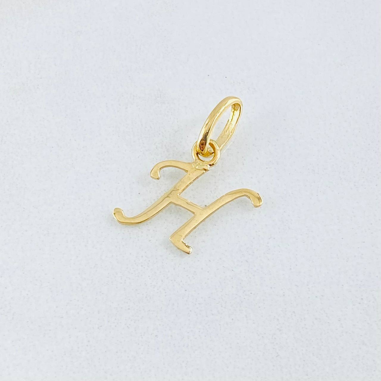 Pendant Letter H Cursive 0.45gr / 0.8in / 18K Gold ©