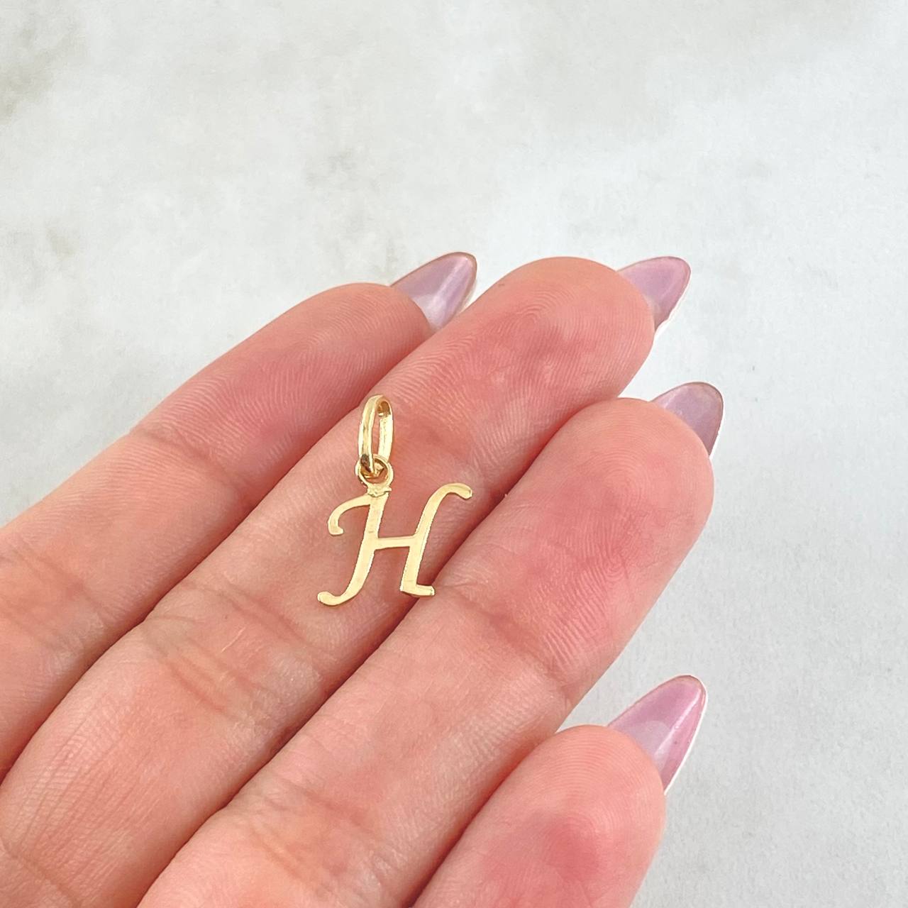 Pendant Letter H Cursive 0.45gr / 0.8in / 18K Gold ©