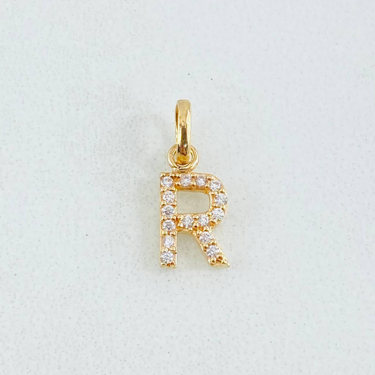 Dije Letra R 0.5gr / 1/2 in / Oro Amarillo 18K *