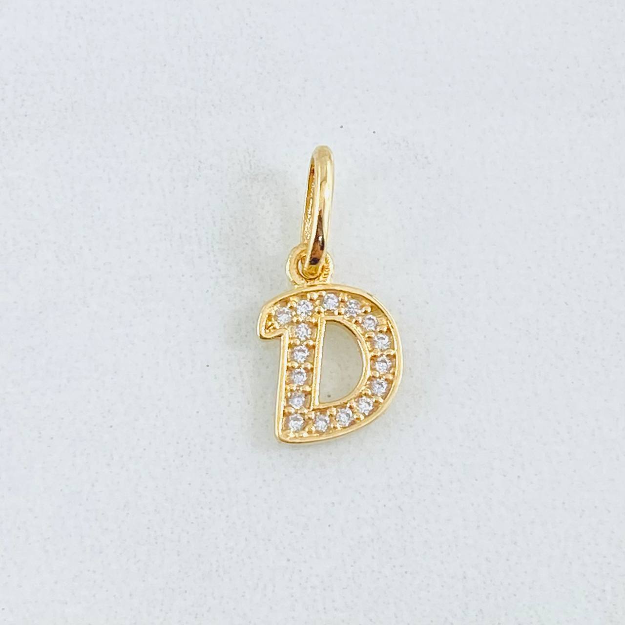 Dije Letra D 0.8gr / 1/2 in / Oro Amarillo 18K